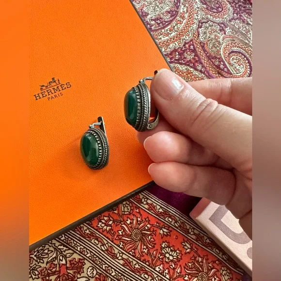 Vintage Bronze Earrings with green stone - Picture 9 of 11